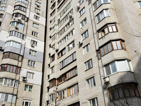 Позняки Драгоманова 15-А ремонт мебель S=80м. Харьковский.